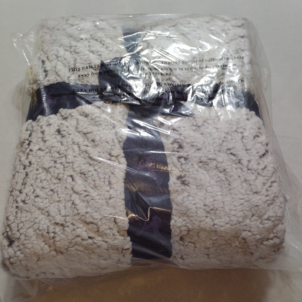 Dearfoams Reverse Sherpa Throw Blanket, Embossed Grey, Standard Throw - Picture 7 of 7